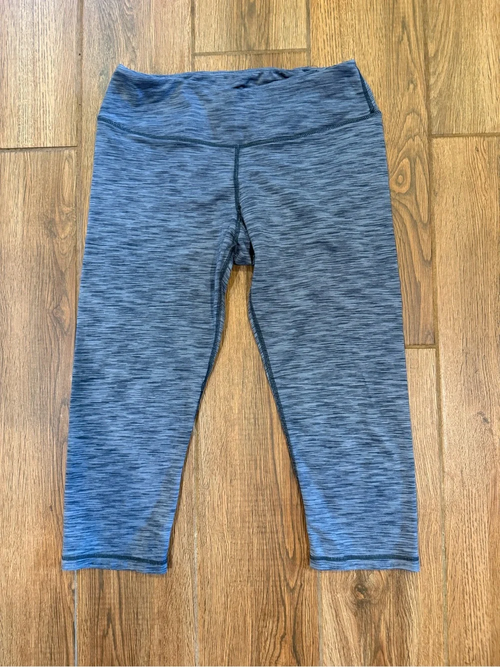 lululemon Women’s Leggings Gray Cropped Size 8